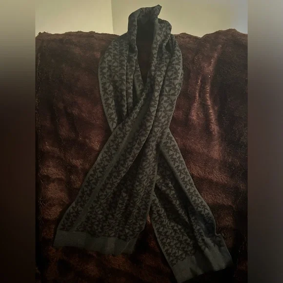 Michael Kor's MK Patterned Black And Grey Scarf - Picture 2 of 9
